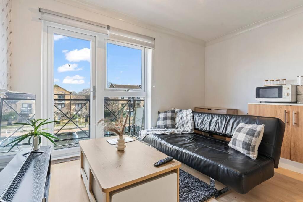 1-Bedroom Apartment With Free Private Parking - Canary Wharf London Eksteriør bilde